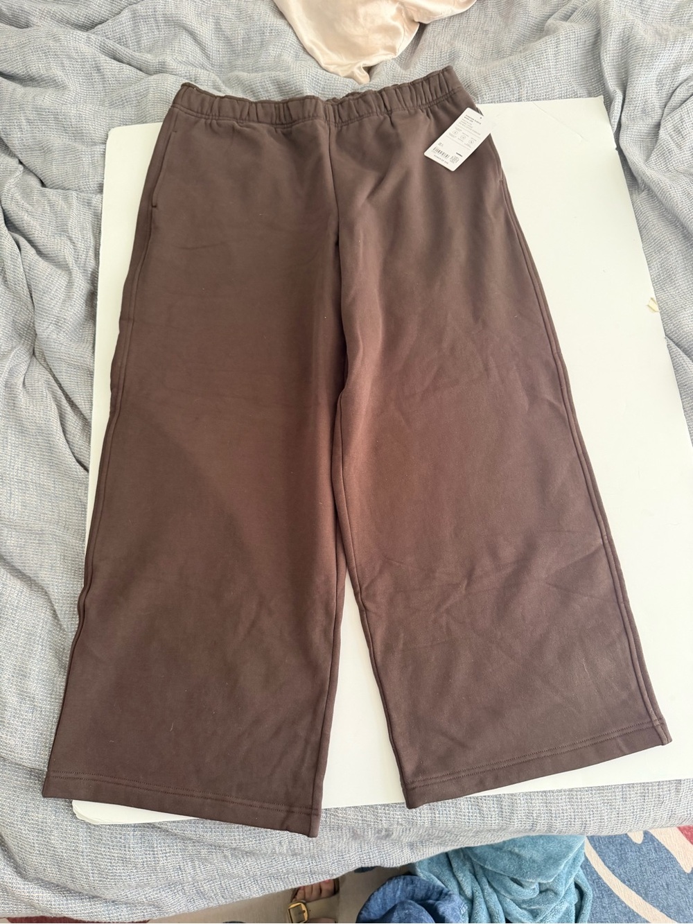 Athleta Forever Fleece Wide Leg
Midweight plush fleece with an extra roomy fit - Picture 2 of 10